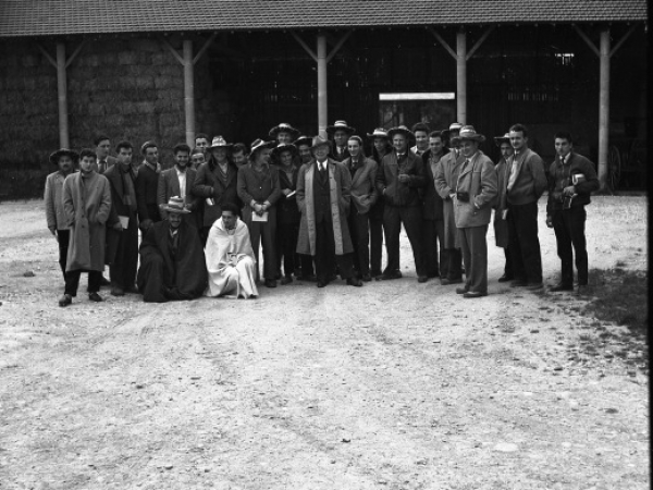 visite-dec38cc281coles-dagricultures-internationales-11-avril-1955